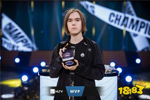 GALA 状态！Giggs 投中三分球， Meiko 带领团队冲向 Invictus Gaming 首先获得比赛点